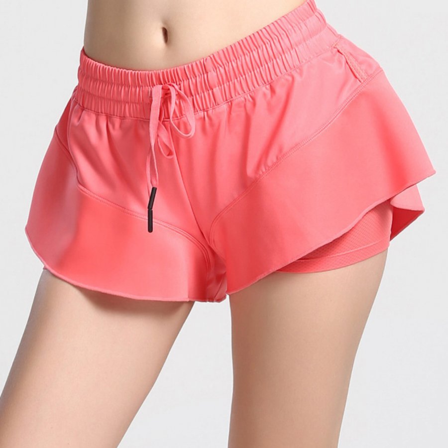 شورت سباحة باللون البرتقالي