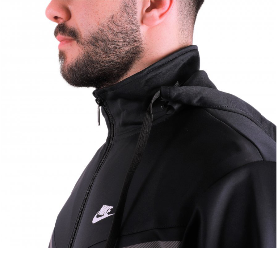 بدلة رياضة متاحة بلون الأسود والسكّني