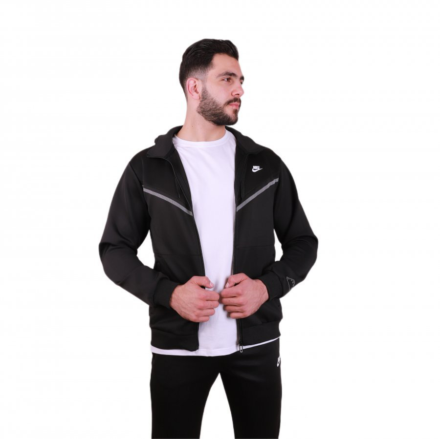 بدلة رياضة متاحة بلون الأسود والسكّني